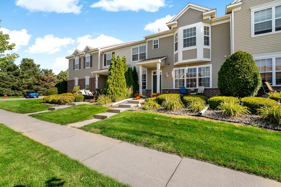 13722 Atrium Avenue, Rosemount, MN 55068, Presented by Lisa Handley, RE